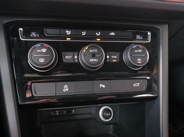 VW TOURAN tovorni N1
