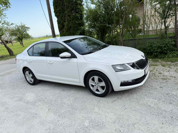 Škoda Octavia 1.6 TDI DSG Limuzina